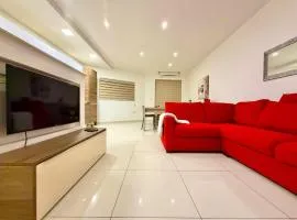 2BR Apartment next to the Seafront