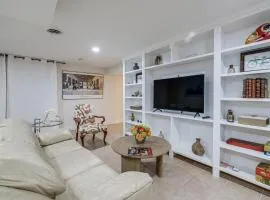 15 Mi to The White House! Modern Apt with Deck