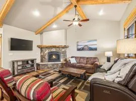 Roots- Downtown Greystone by lake with air conditioning