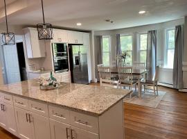 Spacious Beach House Steps to Sand with free private parking, Hotel in Atlantic City