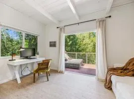 Lovely Creekside Wine Country Home in Glen Ellen