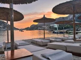 Poseidon Beach Bar & Restaurant Apartments