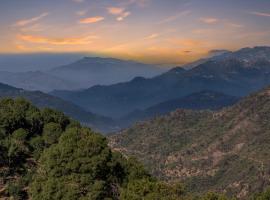 TreeHouse Kasauli by Chaitnya Homes – hotel w mieście Kasauli