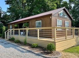Cozy Lake of Egypt Cabin & Pond – hotel w mieście Marion