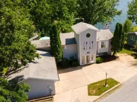 Waterfront 3BR Loft w Dock on Lake of Egypt