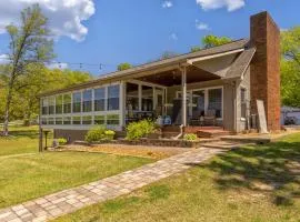 Sunset Shores 5BR Lake Home w All-Seasons Patio