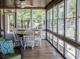 Sunset Shores 5BR Lake Home w All-Seasons Patio