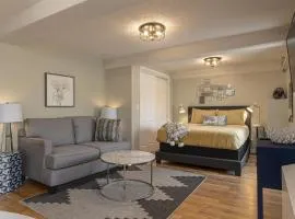 Stylish Queen Suite Near SIU Carbondale