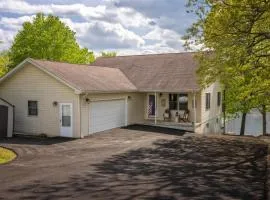 Upscale Lakefront Home w Dock & Kayaks