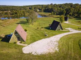 3 A-Frame Cabins w Hot Tubs Near Wine Trail, hotel en Makanda