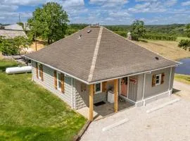 Historic Farm Cottage on 800-Acre Orchard