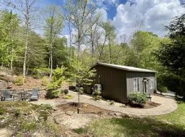 Romantic Cottage w Hot Tub & Views