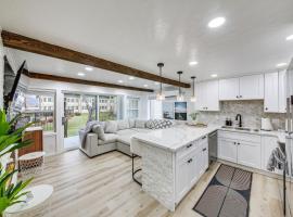 Pool and Marina! Luxe Condo on Lake Pend Oreille，沙尖城的飯店