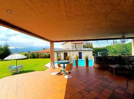 Pifo Pool House free Airport pickup Tours, hotel v destinácii Pifo