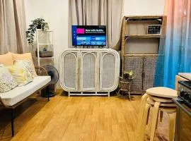 Casita Amihan Tiny Home with garden kitchen wifi 2 scooters