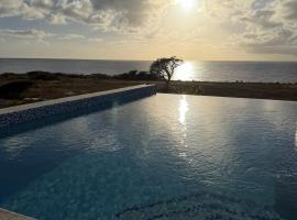 Ocean View Luxury Villa Heated Pool Jeremi Beach in 5 min walk, готель у місті Lagun