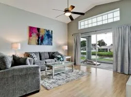 The Lake House, 4 bedroom, 2 bath, high-end Community