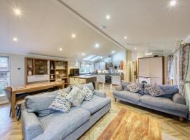 New Forest lodge - 194 NO PETS – hotel w mieście Fordingbridge