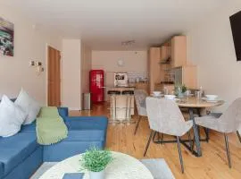 Modern 2BR Apartments by Luxus Sleeps 6 City Centre