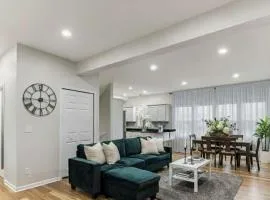 Modern Spacious 5 Bed 4 Bath Home Near Downtown