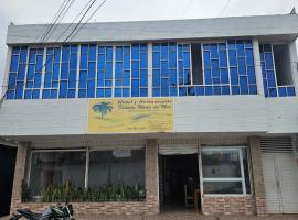 Hotel y Restaurante Delicias del Mar, хотел в Тумако