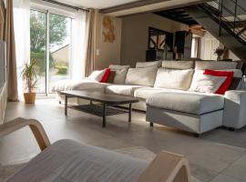 Maison de Charme avec Jacuzzi & Jardin, ξενοδοχείο σε Guipel