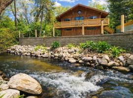 Beachside-HotTub-Fireplace-Authentically Northern, hotel in Traverse City