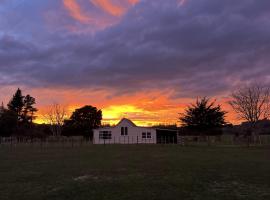 Cliff Top Cottage, hotel i Ohingaiti