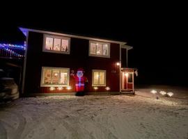 Villa nära Järvsö โรงแรมในยาร์ฟโซ