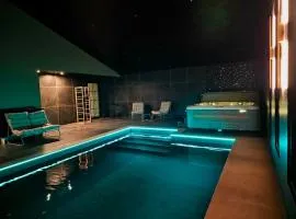 Gite de standing avec piscine intérieure, spa, sauna privés