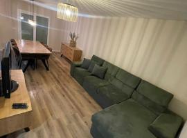 Esmeralda house com garagem privada, hotelli kohteessa Braga