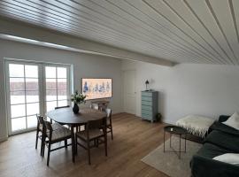 Newly built home with large garden, as well as nice views, hotel en Fredensborg