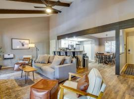 Luxe White Mountain Condo Addtl Rental On-Site โรงแรมในไพน์ท็อป-เลคไซด์