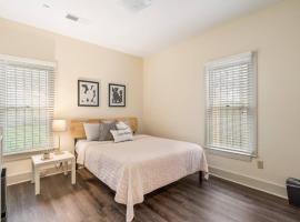 Cooper-Young 3BR 2BA | Pets OK | Fenced Yard, hotel i Memphis