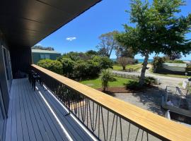 The Rock House, Patons Rock, Hotel in Rangihaeata