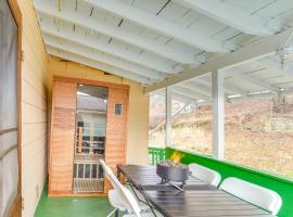 Main St Apt with Pool Table and Sauna in Westernport!, hotel em Keyser