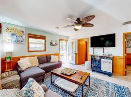 Relax at 'The Cove' Waterfront Getaway, hotel a Eagle Rock