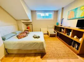 IFEMA 5 minutes Airport 10 minutes Private room with bathroom independent entrance