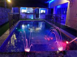 Lagos में, होटल Flora Suites