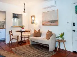 Cozy New - Casa Blanca Suite B1