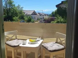 Balcony with Alpine views, garage and parking, Geneva 15 min