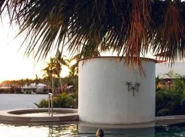 Oceanfront Villa Nautilus with Beach Club Access