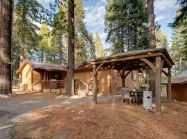 2 Mi to Lake Almanor! Northern Sierra Family Cabin