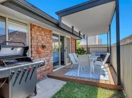 Seacliff Haus - Walk to Beach, Jetty & Local Dining