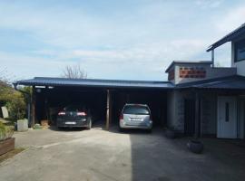 Apartments with swimming pool Sisak, Moslavina - 22670, hotel en Sisak