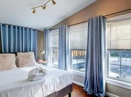 3BR Montrose Vantage Point, Shops & Eats Nearby