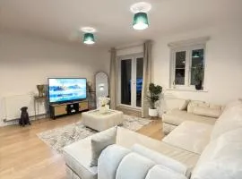 Oak House No15 Scotland Road 5BR Parking