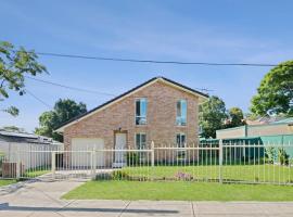 #1 Sydneyside Modern home in Strathfield, Hotel in Sydney