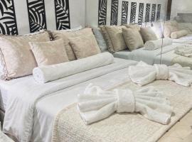 Solar dos Coqueiros Apartamentos de 2 Quartos a 10 minutos do Aeroporto de Salvador e Próximo às Praias, hotel sa Lauro de Freitas