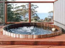 The Little Lobster - Hot Tub!